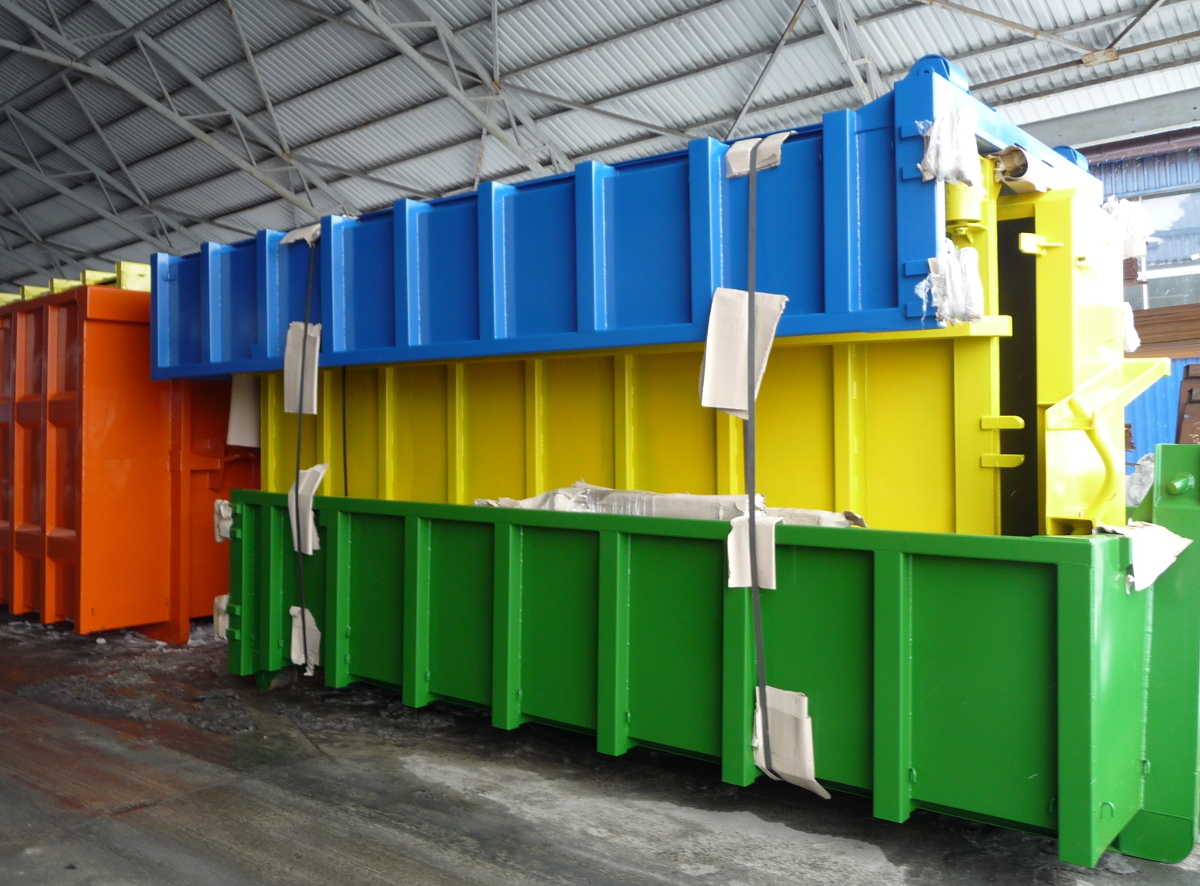 Roll-on Roll-off containers for hook-lift systems
