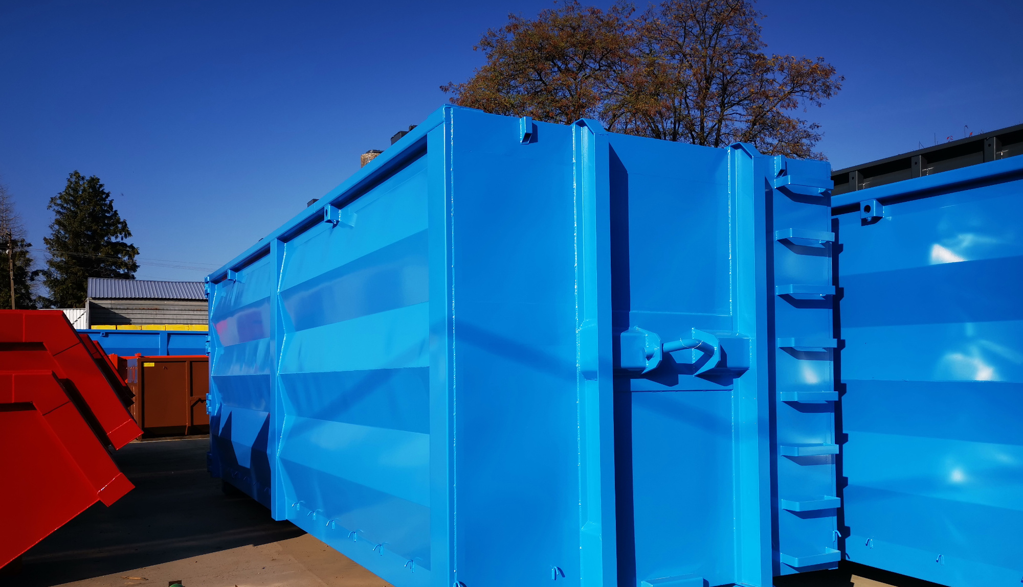 Roll-on/roll-off containers for hook-lift systems by Torkonstal